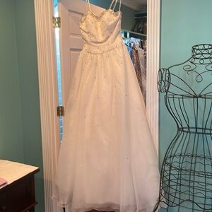 JACQUELINE Sequined and beaded white gown.  Spaghetti straps, size 6. Pristine!